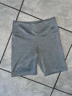 Nike shorts M